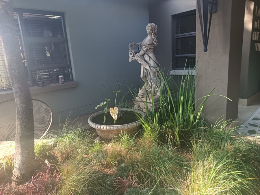 4 Bedroom Property for Sale in Roylglen Gardens Northern Cape